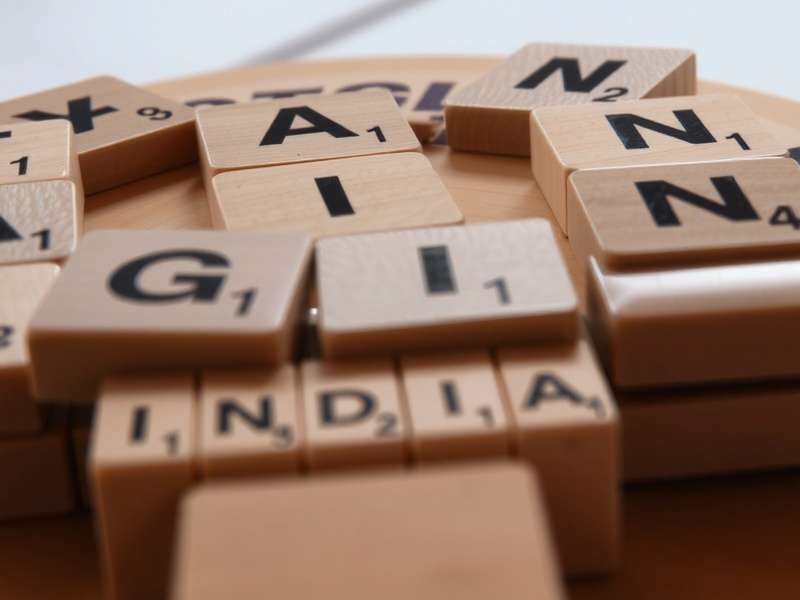 भारतीय परिवार Scrabble खेलते हुए