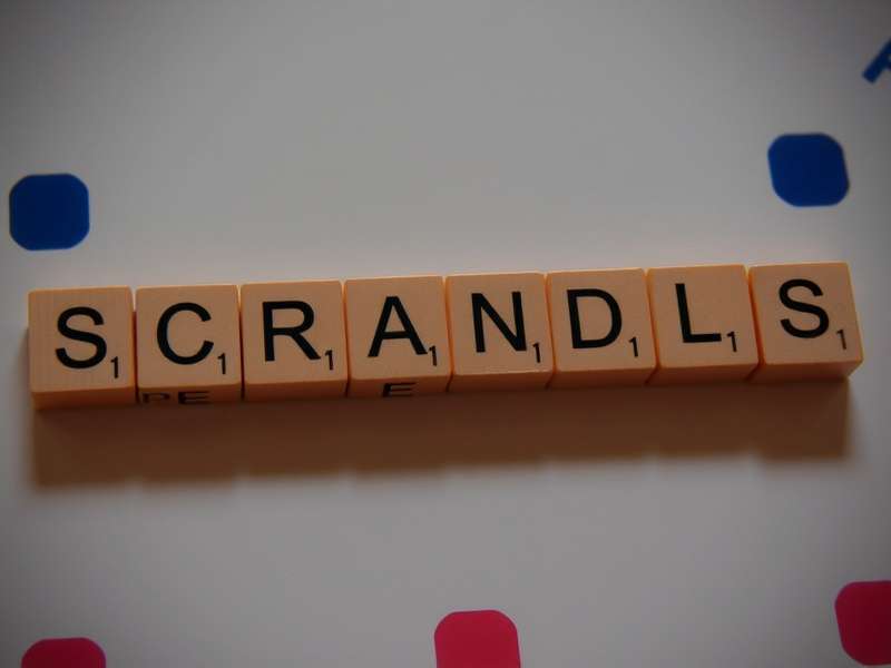 Scrabble board with French and English tiles, showcasing strategic placement